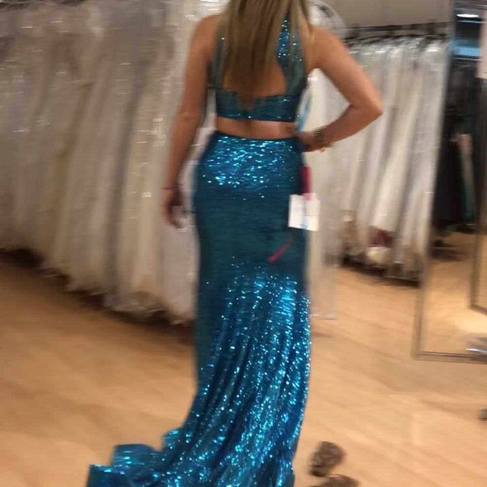 Mori lee Homecoming dress from last year - Picture 2 of 3